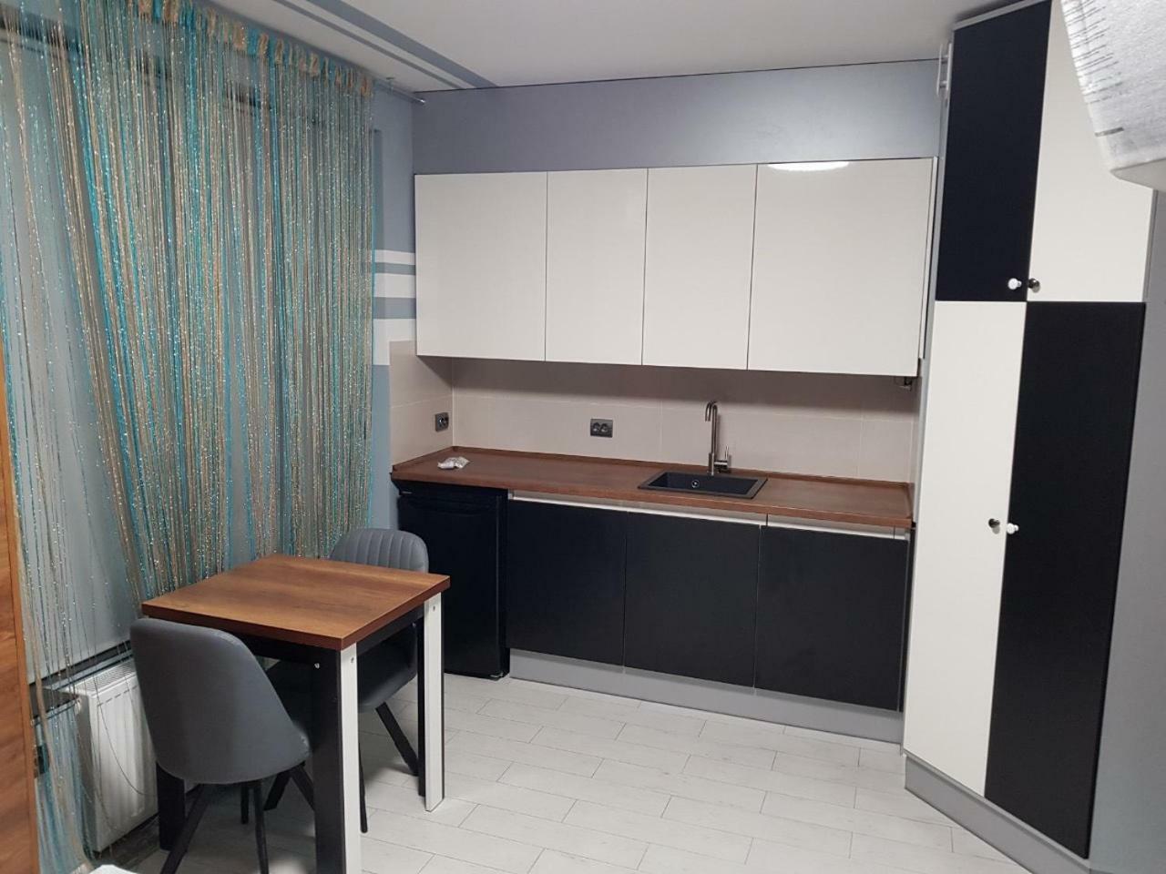 Balabana Red Apartment Львов Экстерьер фото